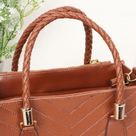 Bolsa Totem Feminina Estruturada Em Matelassê Alça Tressê