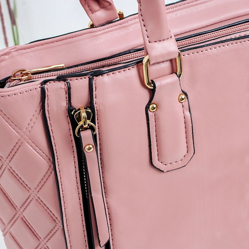 Bolsa Grande Feminina De Ombro Com Detalhes Em Matelassê