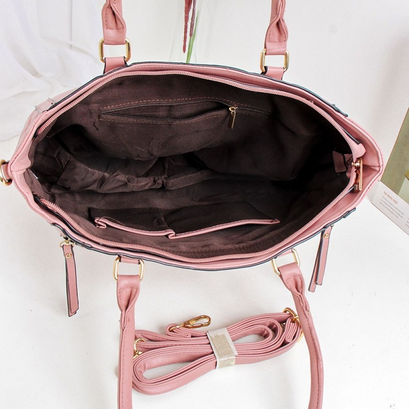Bolsa Grande Feminina De Ombro Com Detalhes Em Matelassê