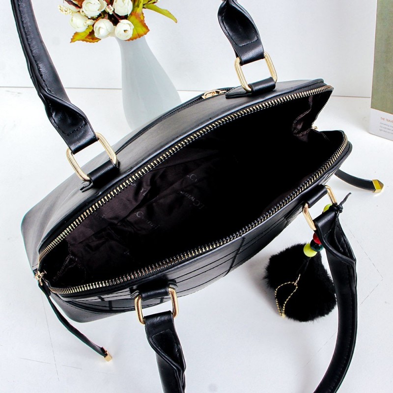 Bolsa Feminina De Ombro Estilosa Com Detalhes Dourados