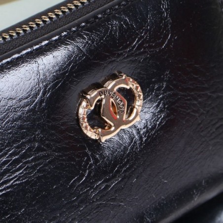 Carteira Feminina Com Tassel Alto Relevo E Detalhes Dourados