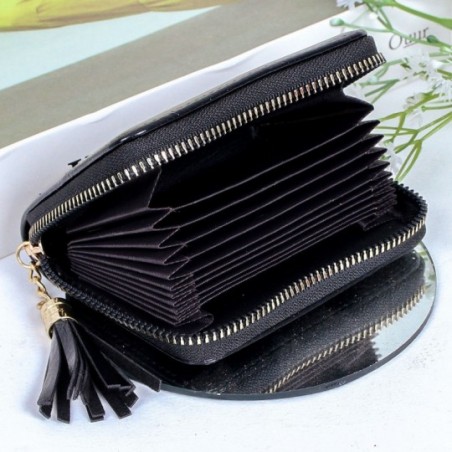 Carteira Feminina Com Tassel Alto Relevo E Detalhes Dourados