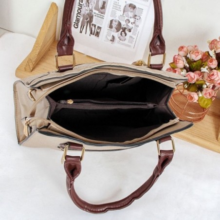 Bolsa Feminina Totem Em Matelassê E Tassel Estruturada