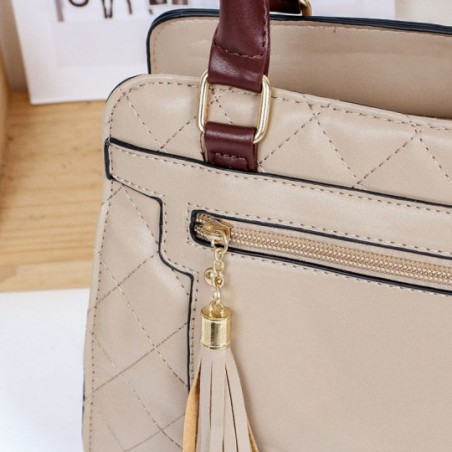 Bolsa Feminina Totem Em Matelassê E Tassel Estruturada
