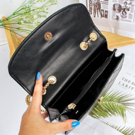 Bolsa Transversal Feminina Com Alça de Corrente Detalhe Coração - Compre Agora!