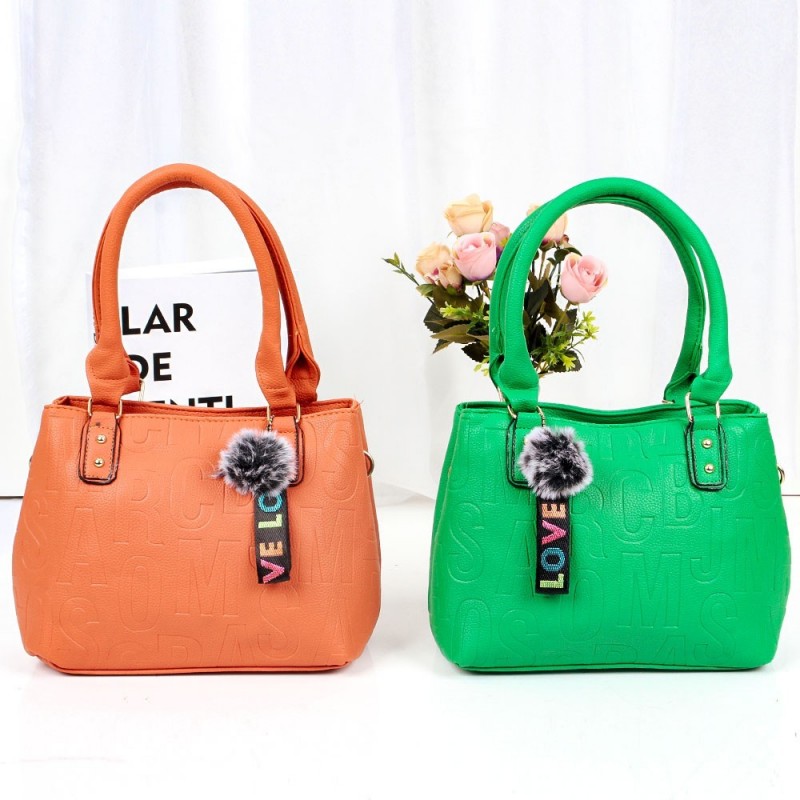 Bolsa De Ombro Feminina Com Pingente Pompom Alto Relevo Luxo - Feira da Madrugada SP