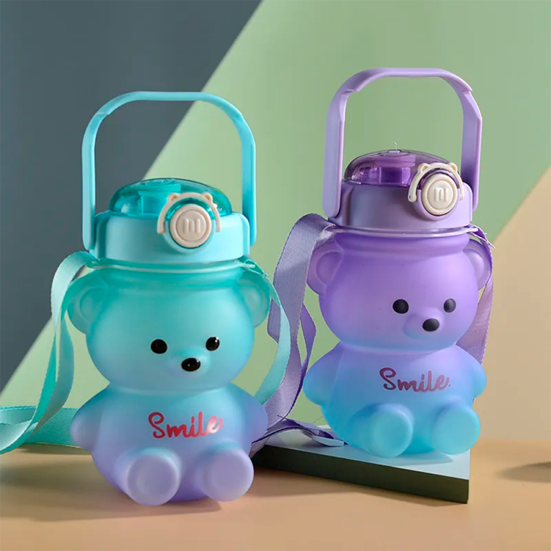 Garrafa de Água Infantil 1100ml Formato De Urso Com Adesivos - Feira Da Madrugada SP