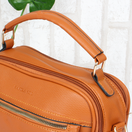 Bolsa Média Arrendondada De Mão Acolchoada Feminina - Compre Agora!