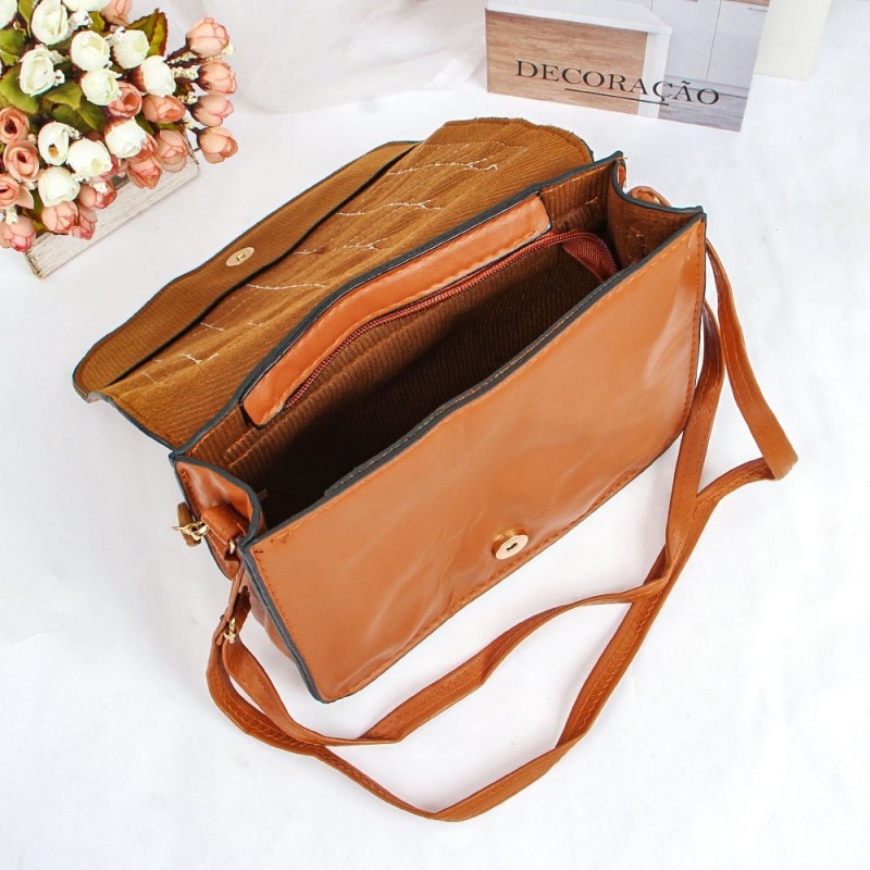 Bolsa Transversal Feminina Estruturada Detalhe Dourado - Compre Agora!