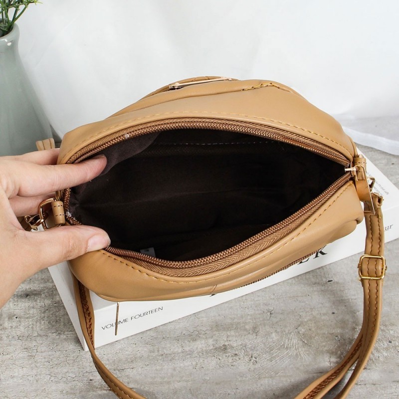 Bolsa Feminina Baú Transversal De Mão Em Matelassê