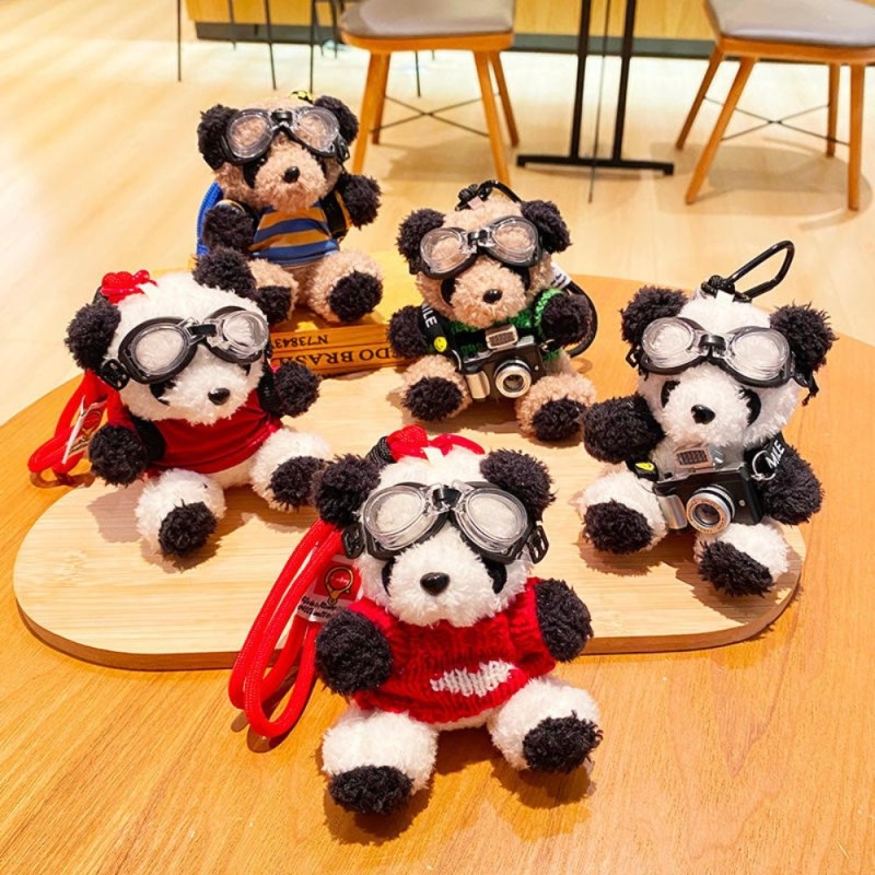 Chaveiro Ursinho Panda De Pelúcia Roupinha Bolsa E Mochila Prendedor