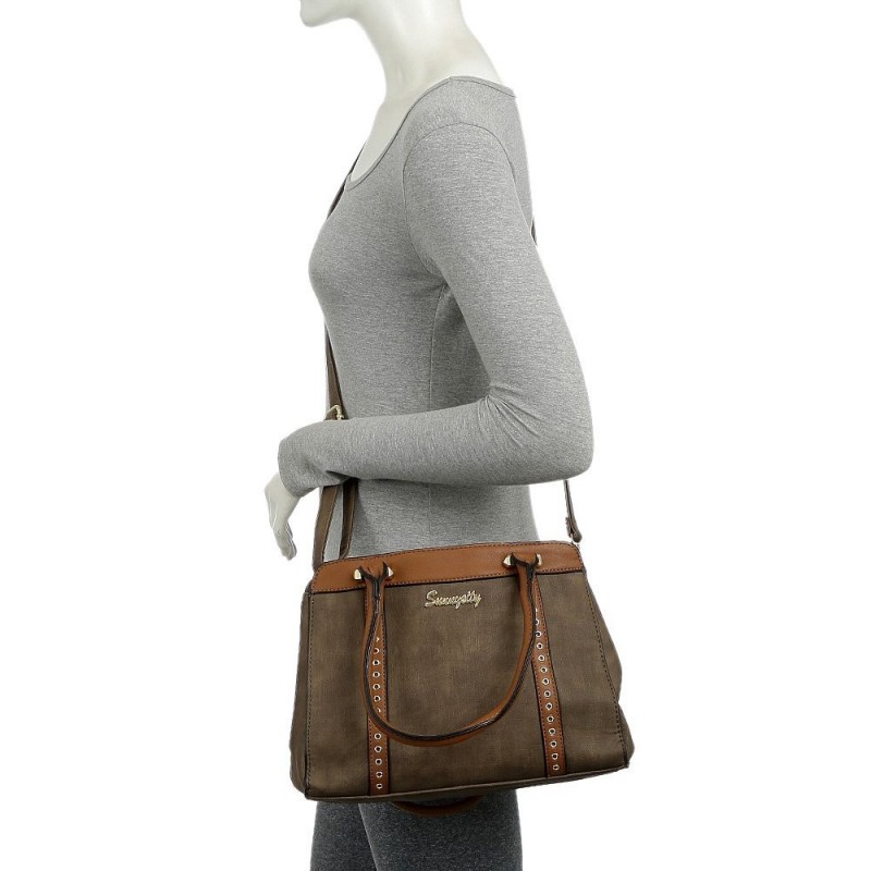 bolsa-de-ombro-com-detalhes-metalicos