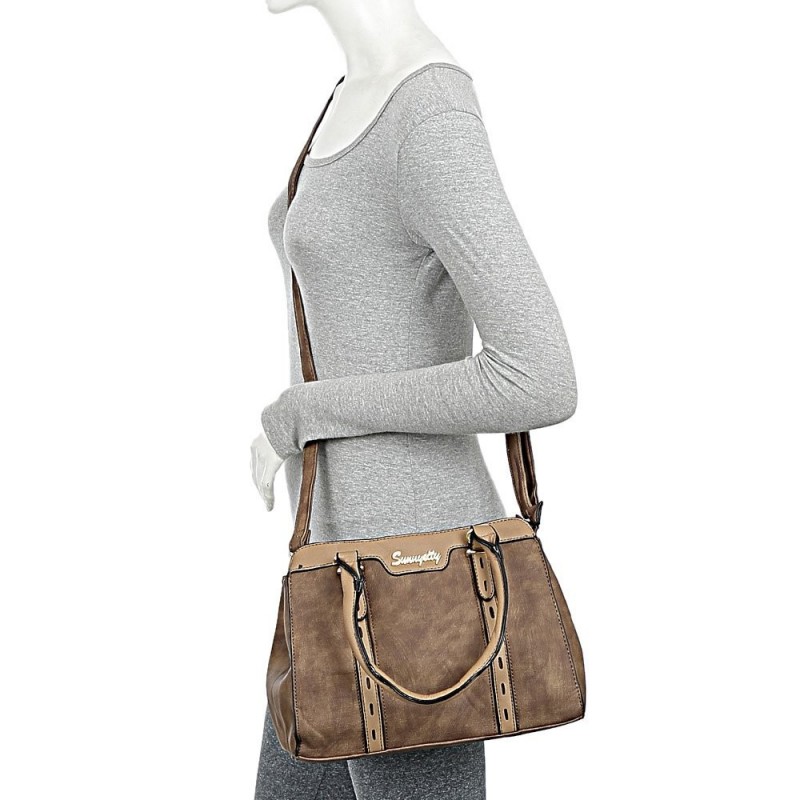 bolsa-de-ombro-com-detalhes-laterais-trancados